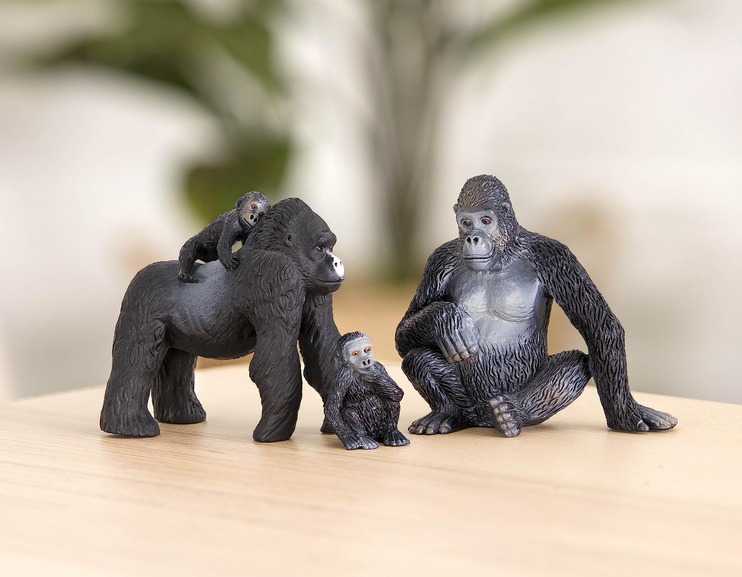 Terra by Battat – 4 Pcs Gorilla Toys Family Set – Realistic Gorilla Figurines – Zoo Animal Toys for Kids and Toddlers 3+ – Plastic Jungle Animals