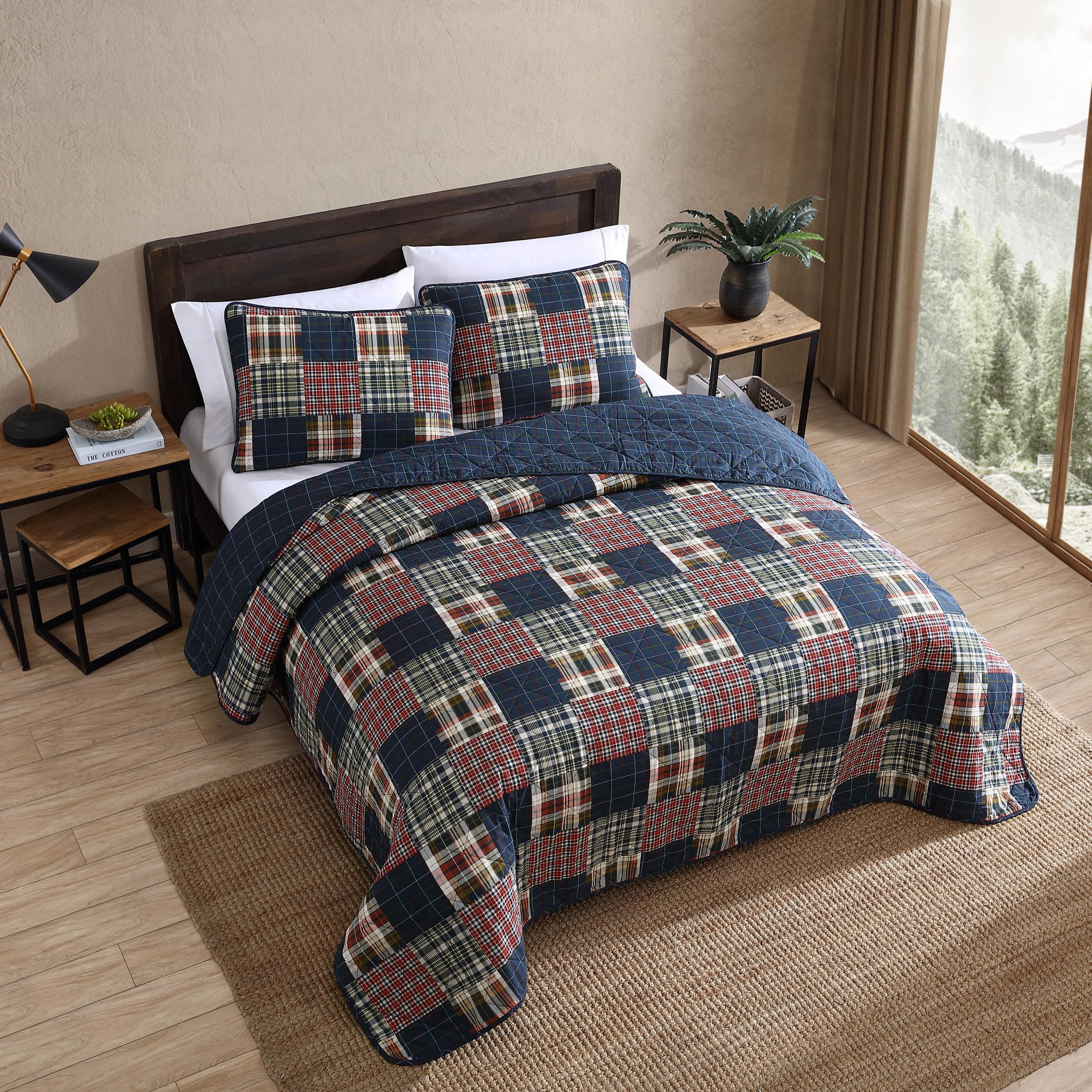 Eddie Bauer - King Quilt Set, Cotton Reversible Bedding with Matching Shams, Lightweight Home Decor for All Seasons (Madrona Navy/Red, King)