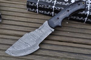 hunting knives with leather sheath damascus blade (pakka wood)