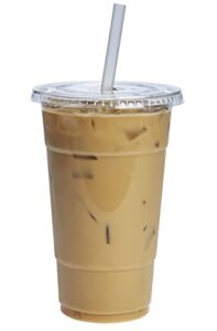 comfy package [24 oz. - 50 count clear plastic cups with lids, disposable coffee cups with flat lids - ideal for cold beverages, smoothies, and to-go drinks