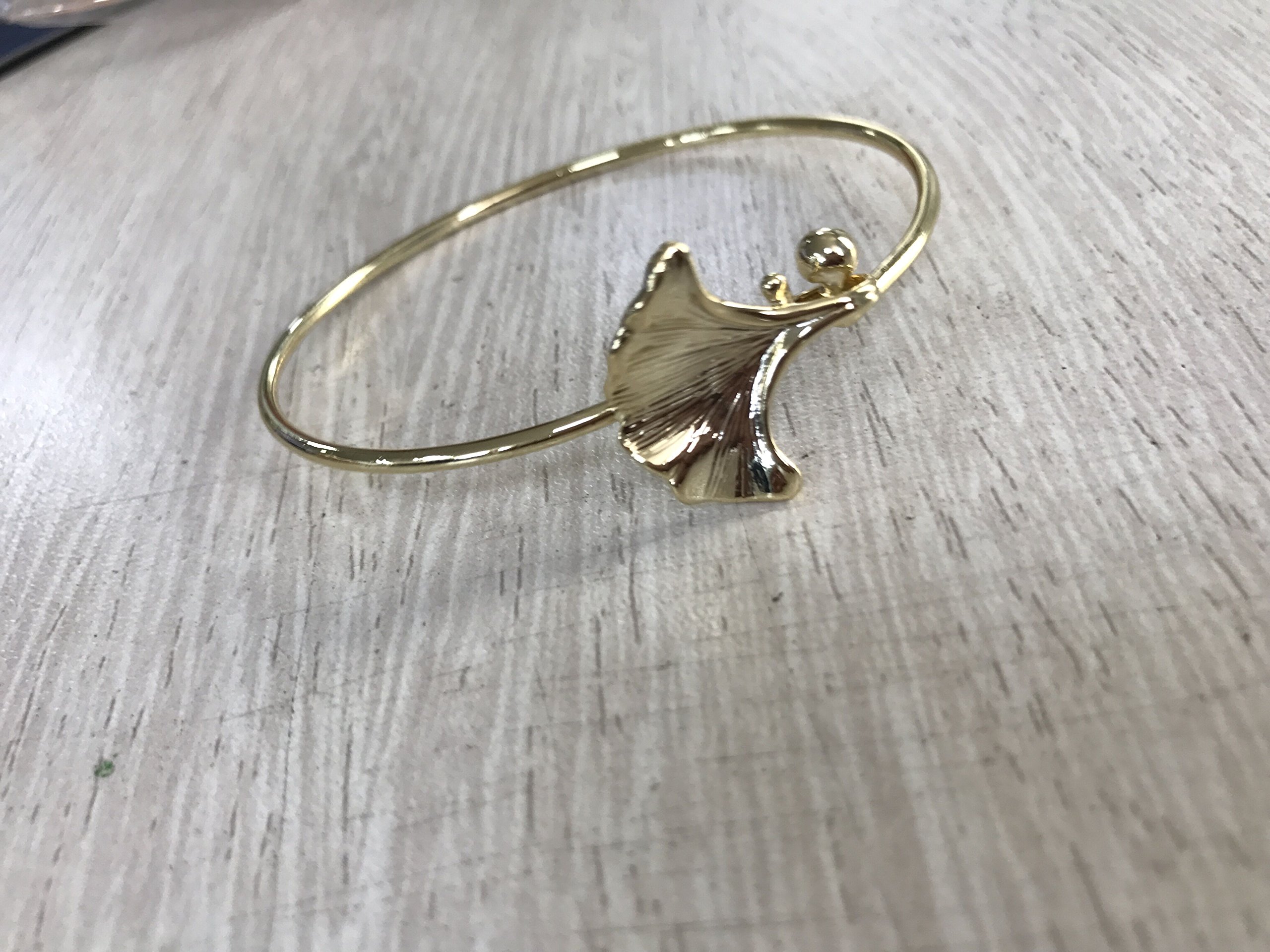 NOUMANDA Women Pretty Jewelry Ginkgo Leaf Open Hook Bracelet Bangle (gold)