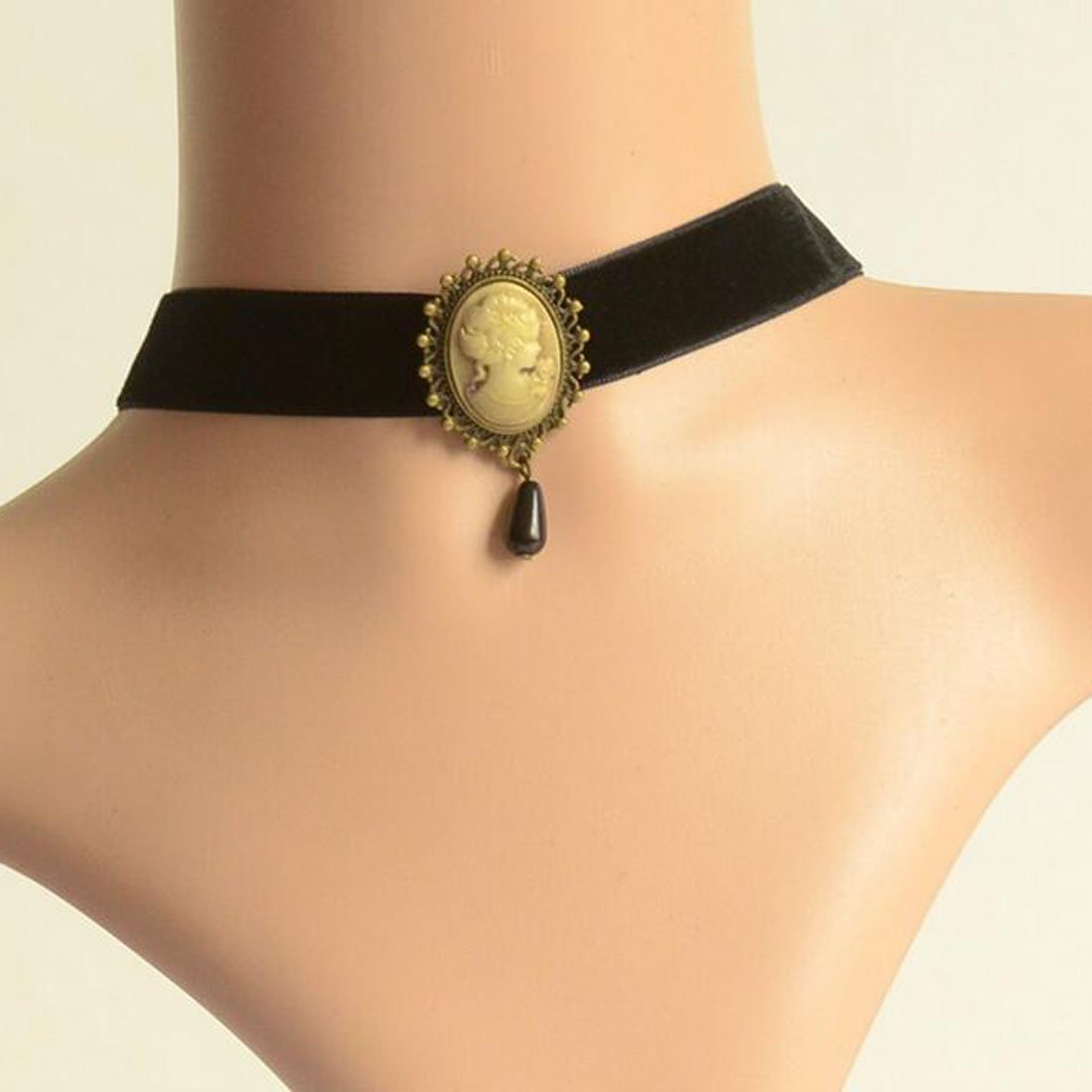 WUSUANED Fashion Retro Black Victorian Cameo Pearl Bead Velvet Choker Necklace (Relief Necklace)