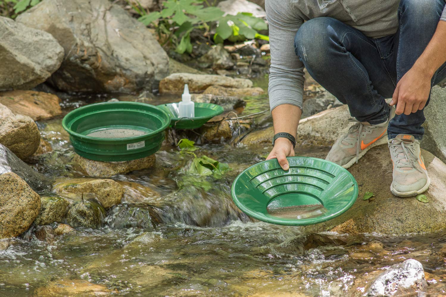 SE Gold Panning Kit - Complete Prospecting Set with Pans, Sieves, and More - Ideal for Beginners, Enthusiasts, Hobbists (GP5-KIT107)