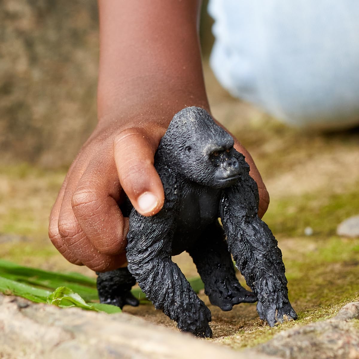 Schleich Wild Life Realistic Male Gorilla Animal Figurine - Authentic Detailed Wild Male Gorilla Toy for Boys and Girls Education Imagination and Play, Highly Durable Gift for Kids Ages 3+