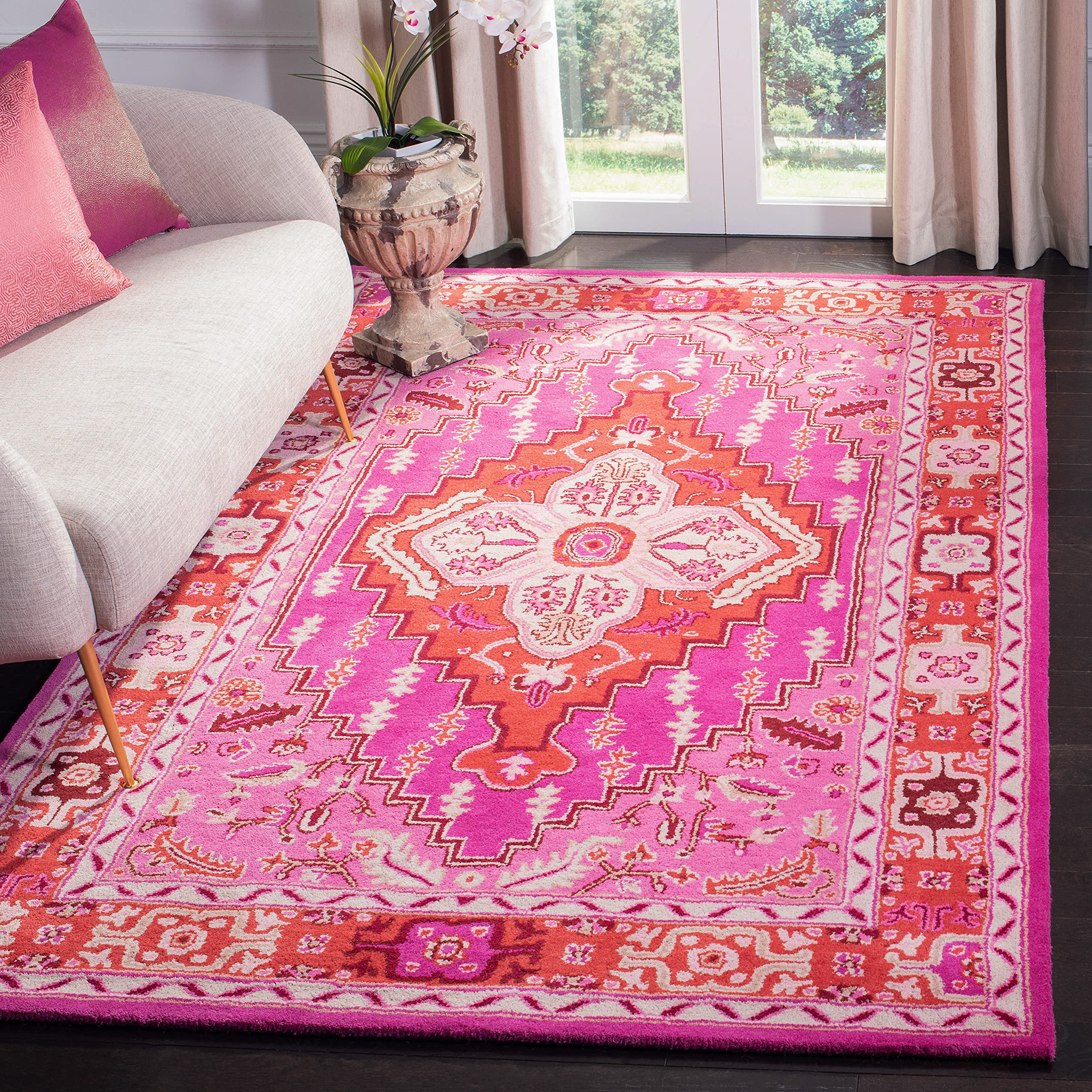 SAFAVIEH Bellagio Collection Accent Rug - 4' x 6', Red & Pink, Handmade Medallion Wool, Ideal for High Traffic Areas in Entryway, Living Room, Bedroom (BLG545B)