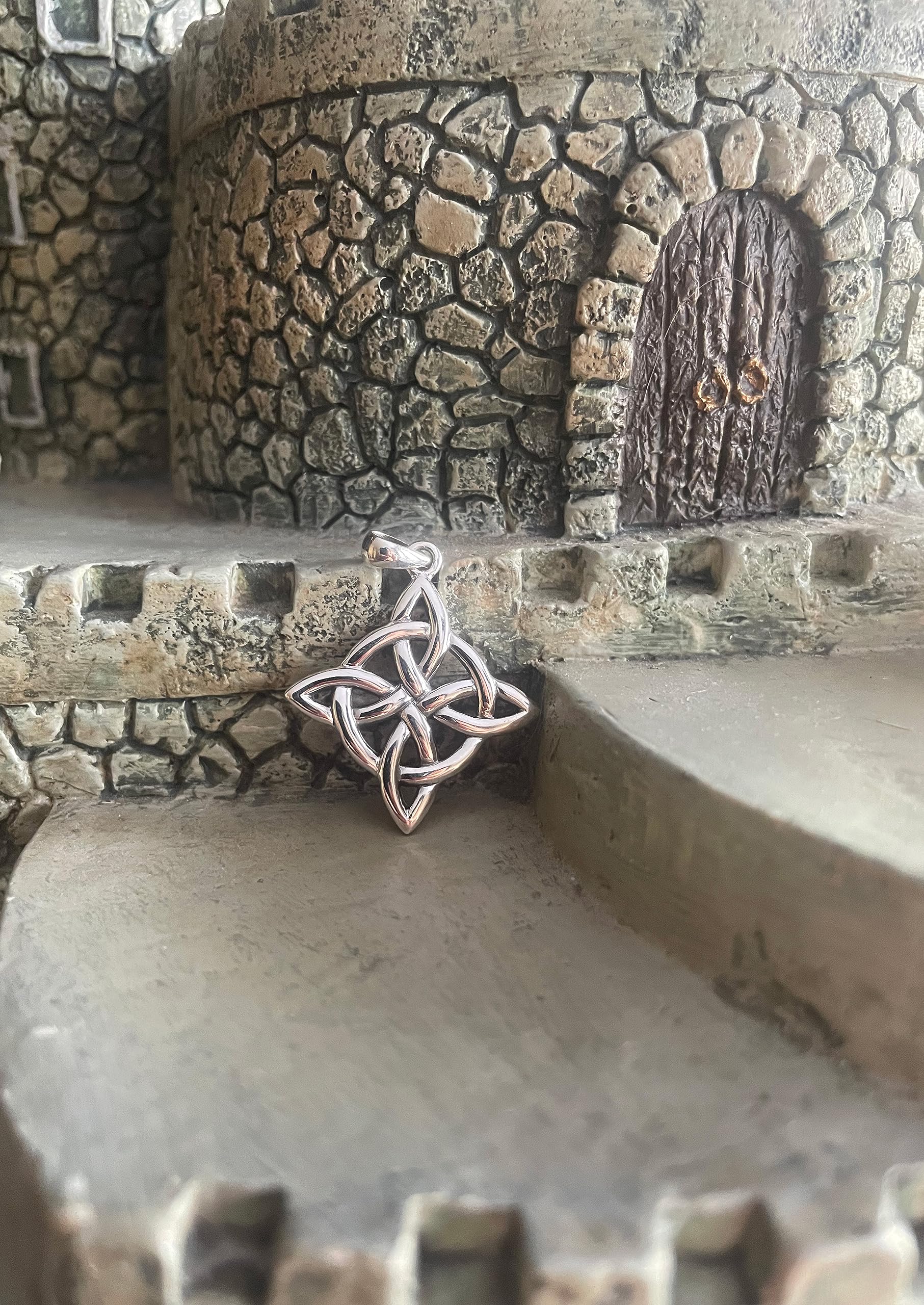 Jewelry Trends Sterling Silver Celtic Good Luck Knot Pendant