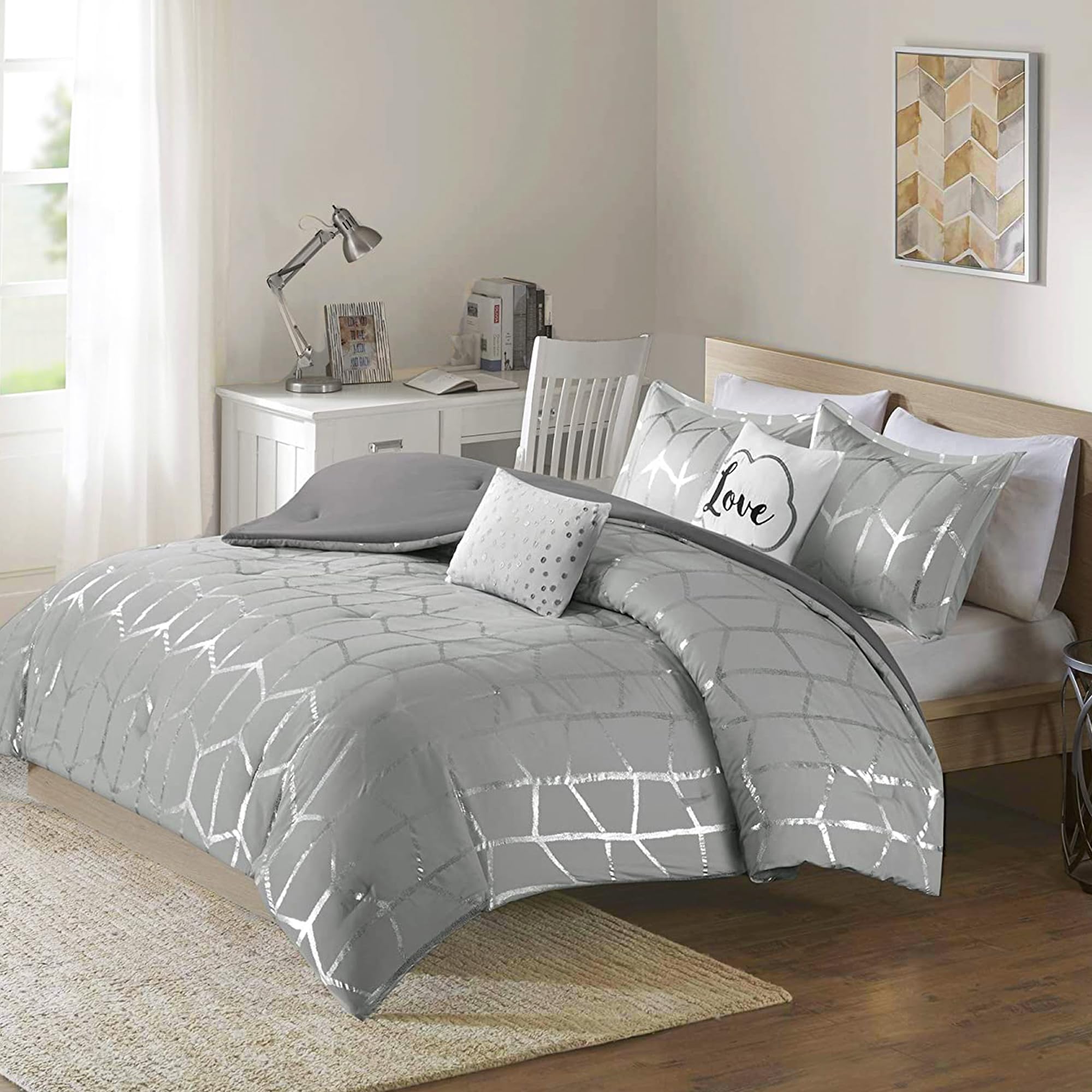 Intelligent Design Raina Full / Queen Comforter Set, Soft Microfiber Comforter Set Queen, Modern Geometric Metallic Bed Set, 5 Pieces College Bedding Comforter Set with 2 Shams, 2 Toss Pillows Grey