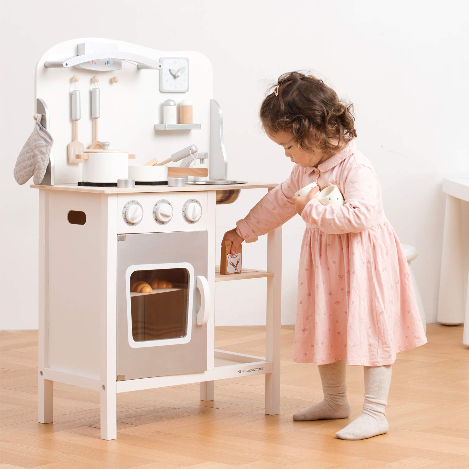 New Classic Toys White Wooden Pretend Play Toy Kitchen for Kids with Role Play Bon Appetit Included Accesoires, white/silver (11053)