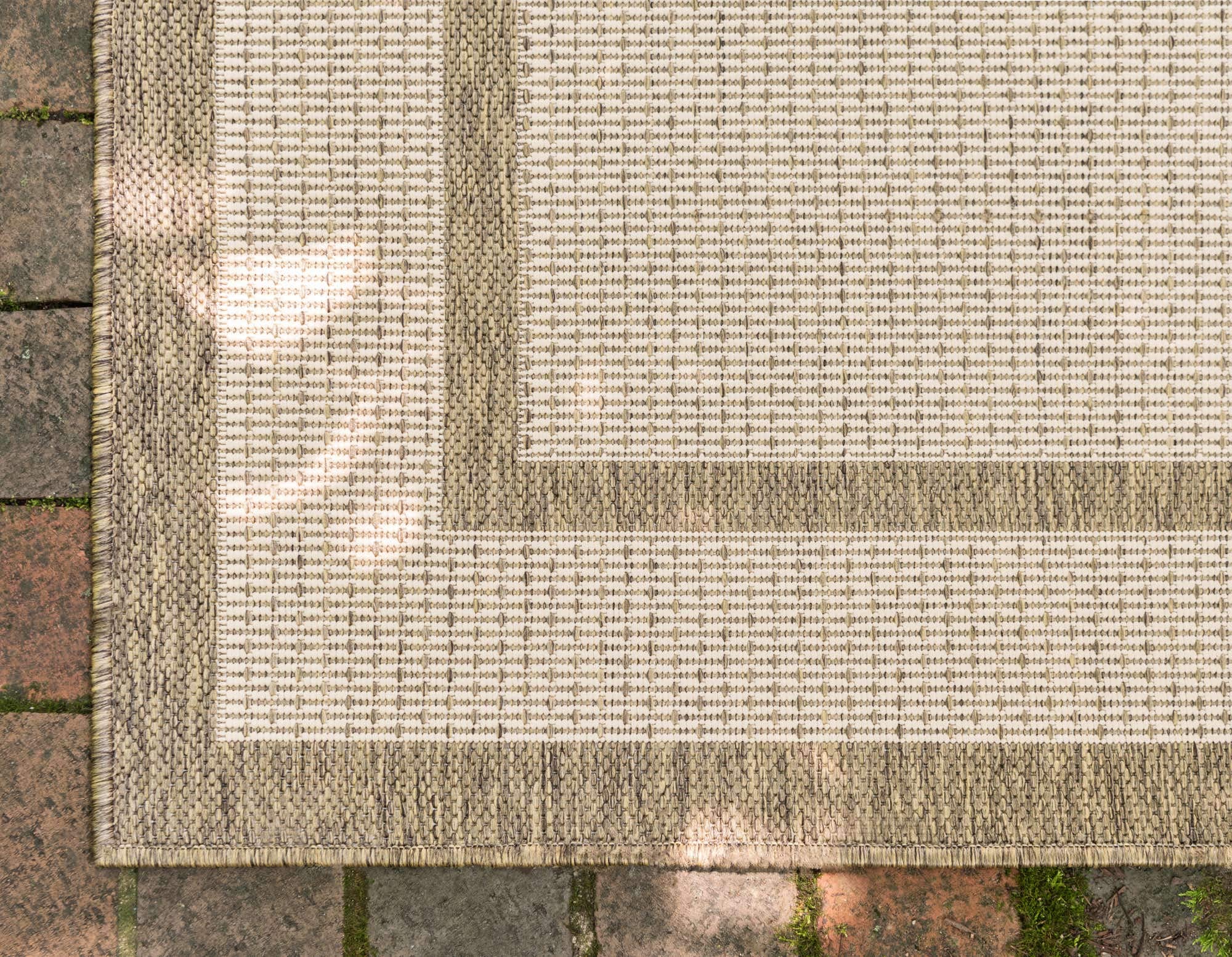 Unique Loom Outdoor Border Collection Area Rug - Border (7' 10" x 11' 4" Rectangle, Beige/ Brown)