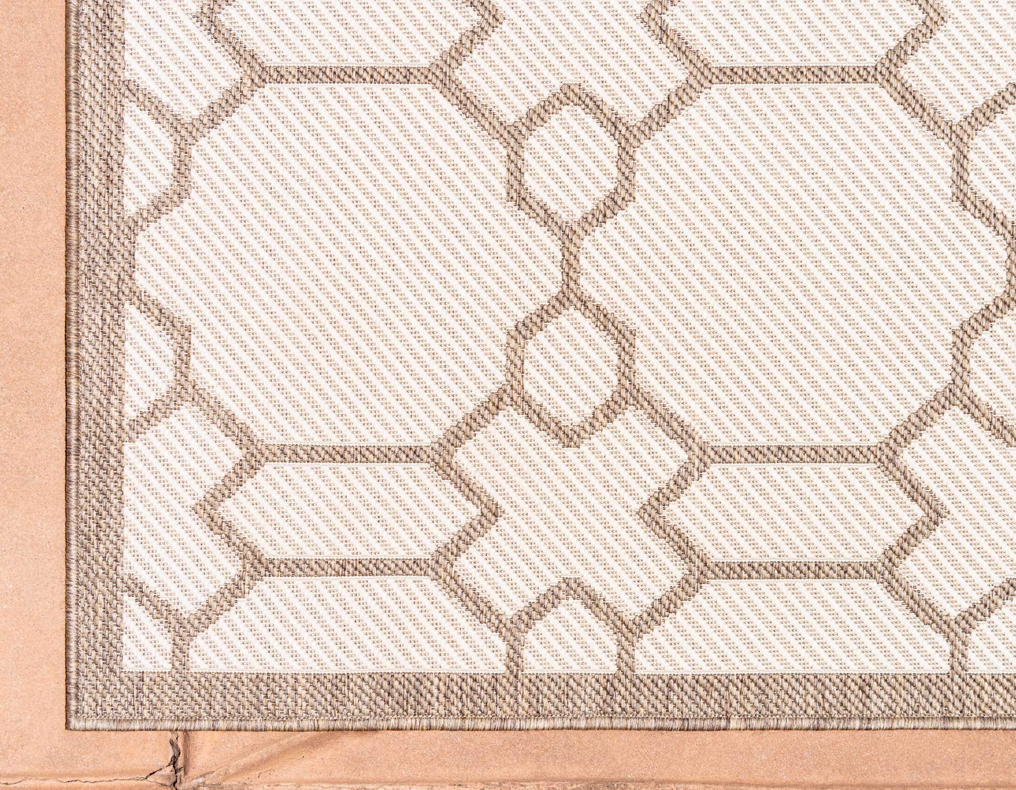 Unique Loom Outdoor Trellis Collection Area Rug - Geometric (6' 1" x 9' Rectangle, Beige/ Brown)