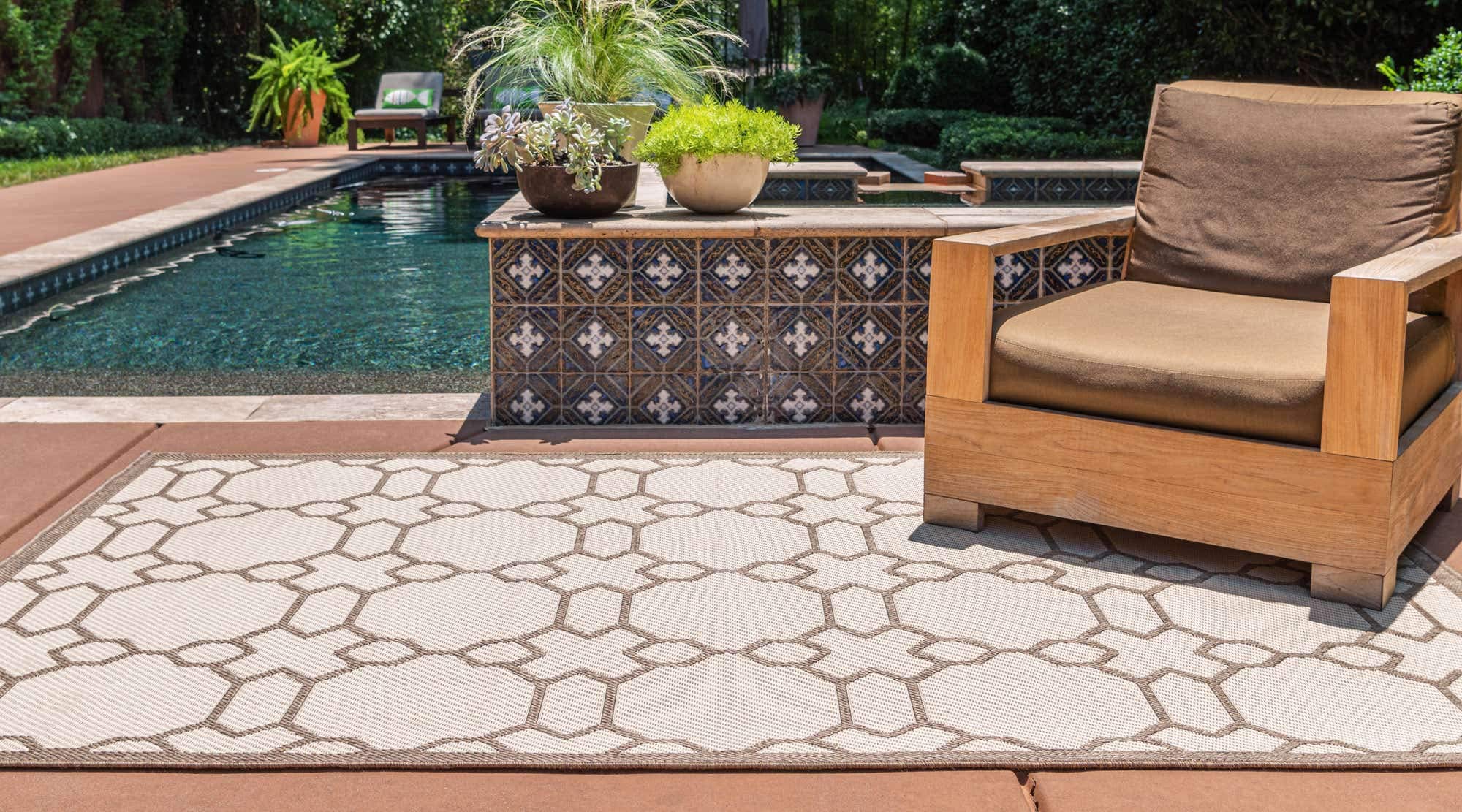 Unique Loom Outdoor Trellis Collection Area Rug - Geometric (6' 1" x 9' Rectangle, Beige/ Brown)