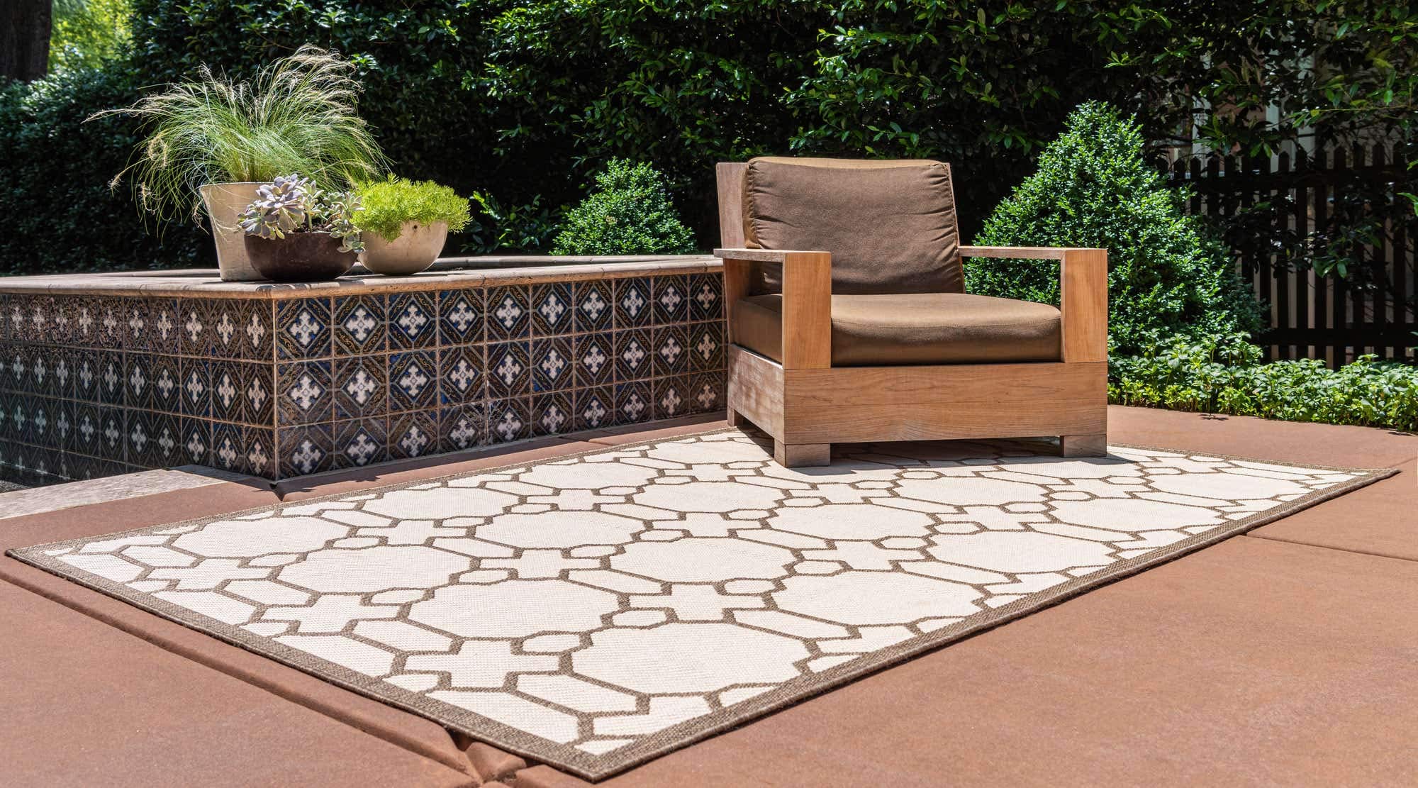 Unique Loom Outdoor Trellis Collection Area Rug - Geometric (6' 1" x 9' Rectangle, Beige/ Brown)