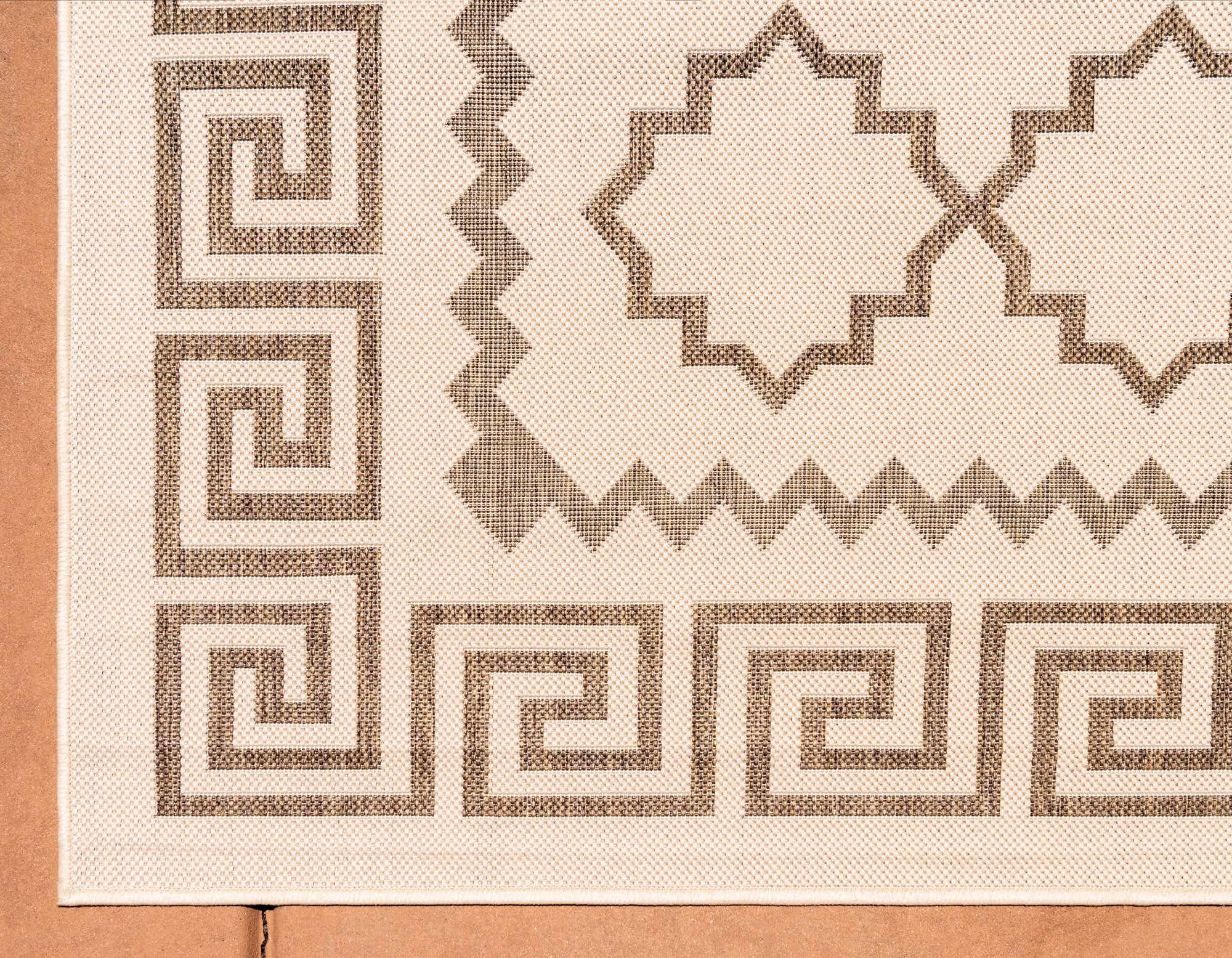 Unique Loom Outdoor Trellis Collection Area Rug - Stars (6' 1" x 9' Rectangle, Beige/ Brown)