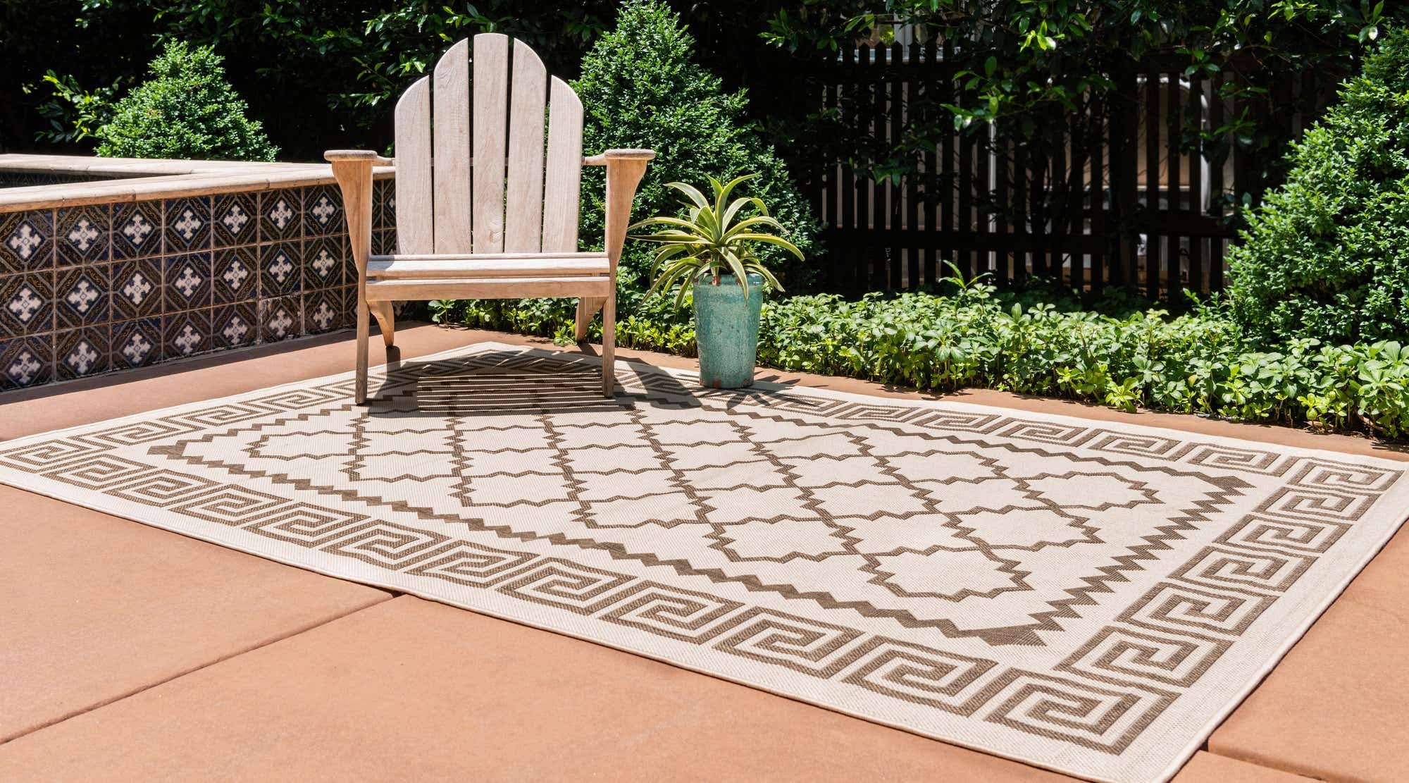 Unique Loom Outdoor Trellis Collection Area Rug - Stars (6' 1" x 9' Rectangle, Beige/ Brown)