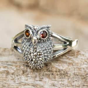 NOVICA Artisan Handmade Marcasite Garnet Cocktail Ring Thai Sterling Silver Grey Red Thailand Animal Themed Birthstone Bird [crownbezel 0.5 in L x 0.4 in W x 0.2 in H Band Width 3 mm W] ' Little