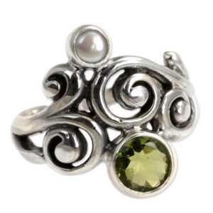 novica artisan handmade peridot cultured pearl cocktail ring artisan crafted sterling silver freshwater green white indonesia flash birthstone [ring front 0.8 in l x 0.8 in w x 0.1 in h band width 2 ]