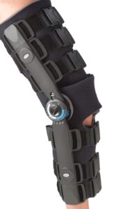 rolyan defender post-op knee brace, premium style, regular size, hinged knee brace limits flexion and extension, knee support for recovering from knee injuries, mcl and acl tears, and torn meniscus