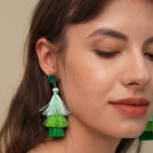 Me&Hz Ombre Green Tassel Earrings for Women Dangle Drop St Patricks Day Earrings Boho Fringe Statement Dangling Green Earrings Saint Patricks Day Accessories Irish Festival Gift