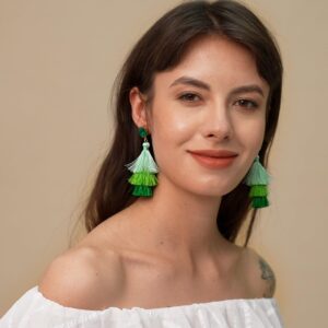 Me&Hz Ombre Green Tassel Earrings for Women Dangle Drop St Patricks Day Earrings Boho Fringe Statement Dangling Green Earrings Saint Patricks Day Accessories Irish Festival Gift