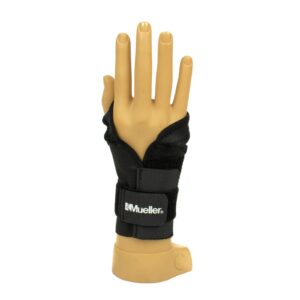 Mueller 31111 Wrist Brace with Splint for Carpal Tunnel Syndrome or Injured Wrist