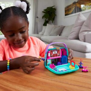 Polly Pocket 2-in-1 Playset, Travel Toy with 2 Micro Dolls & Surprise Accessories, Pocket World Mini Mall Escape Purse Compact