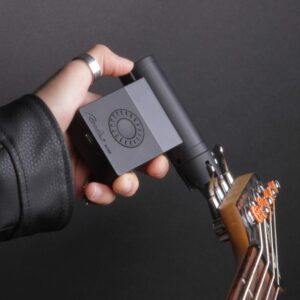 ROADIE BASS | Smart Automatic Bass Guitar Tuner & String Winder | for All String Instruments (Bass, Electric & Acoustic Guitars, Ukulele, Banjo, Mandolin...) | 40+ Alternate Tunings