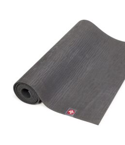 manduka eko yoga mat – premium 5mm thick mat, eco friendly and made from natural tree rubber. ultimate catch grip for superior traction, dense cushioning for support and stability., charcoal, 79"