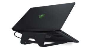 razer laptop stand chroma: 3-port usb 3.0 hub - ergonomic design - anodized aluminum construction - customizable chroma rgb lighting - matte black