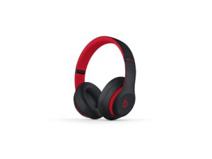 beats studio3 wireless noise cancelling on-ear headphones - apple w1 headphone chip, class 1 bluetooth, active noise cancelling, 22 hours of listening time - defiant black-red (previous model)