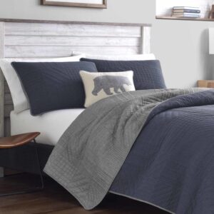 Eddie Bauer - Queen Quilt Set, Reversible Chambray Bedding with Matching Shams, Super Soft Wrinkle-Resistant Home Decor for All Seasons (Hidden Lake Blue, Queen)