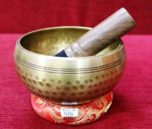 hand hammered 7 metal tibetan meditation singing bowl 4.75"