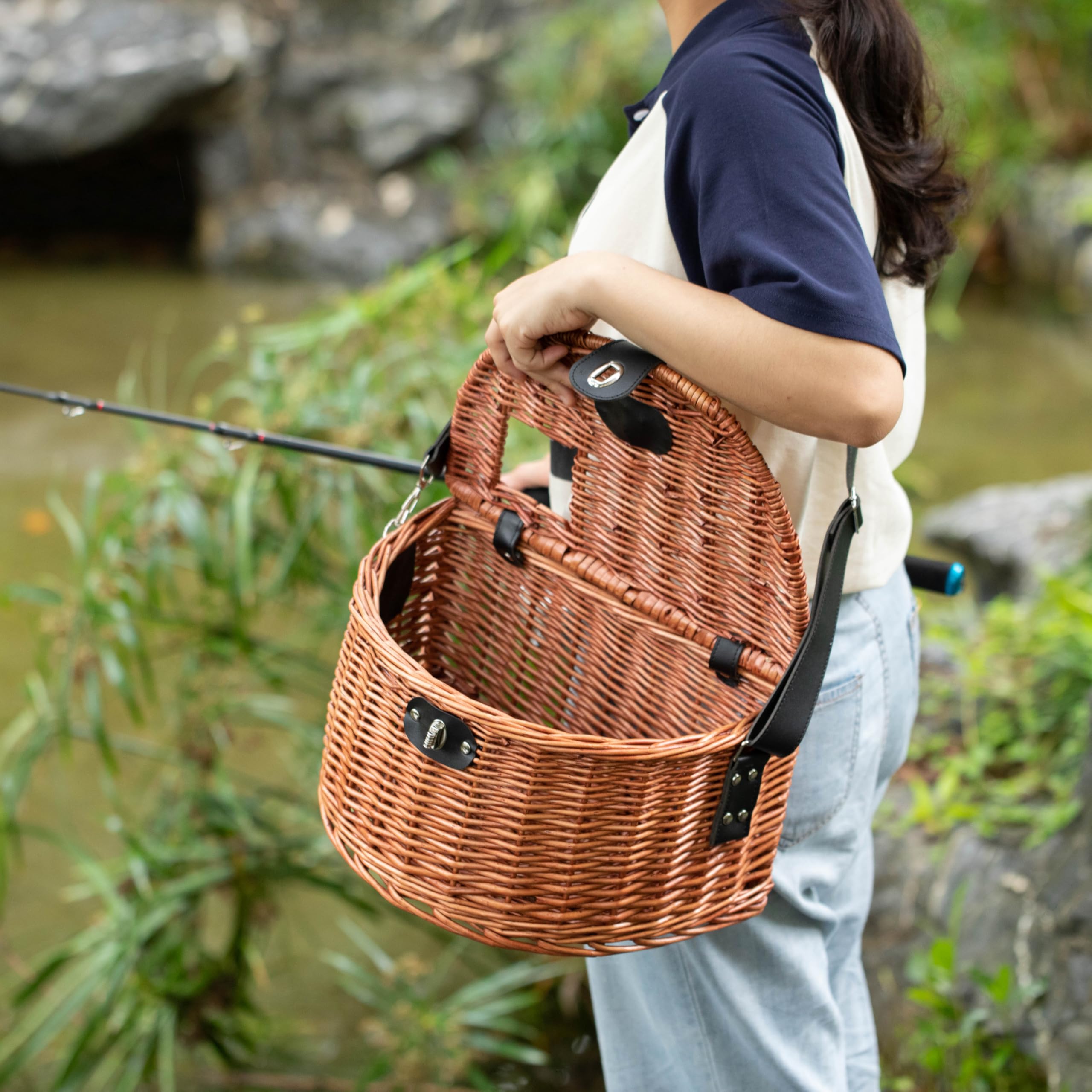 Vintiquewise Wicker Fishing Creel with Faux Leather Shoulder Strap