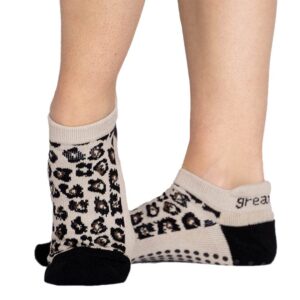 great soles ombre and leopard print non skid socks for women - non slip grip yoga socks for pilates, barre, ballet (leopard black)