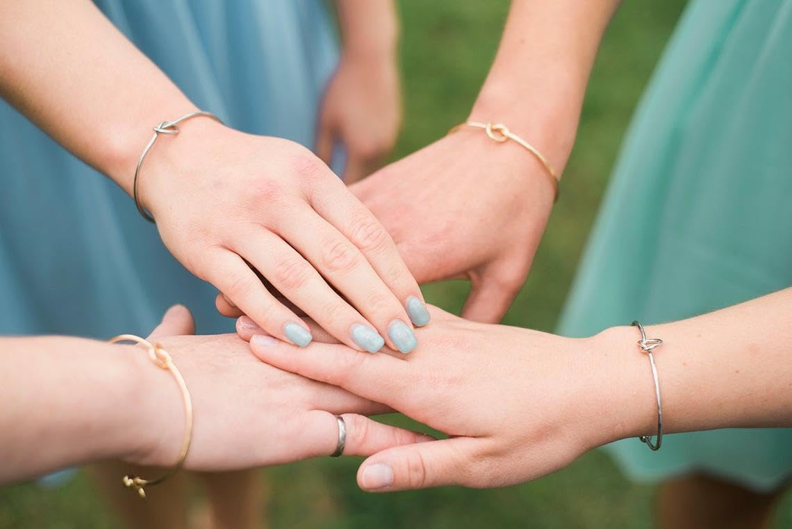 AlacrityGifts Love Knot Bangle Bracelet - Simple Tie The Knot Cuff Stretch Bracelet for Bridesmaid Proposal - Bridesmaid Gift Box - I Couldn't Tie The Knot Without You, Wedding Gift (Silver)