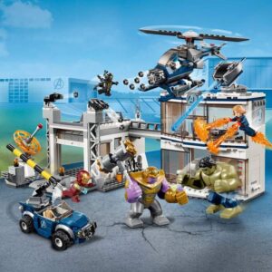 LEGO Marvel Avengers Compound Battle 76131 Building Set Includes Toy Car, Helicopter, and Popular Avengers Characters Iron Man, Thanos and More (699 Pieces)