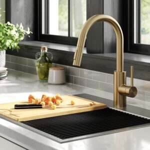 Mateo™ Single Lever Pull Down Kitchen Faucet Finish: Chrome