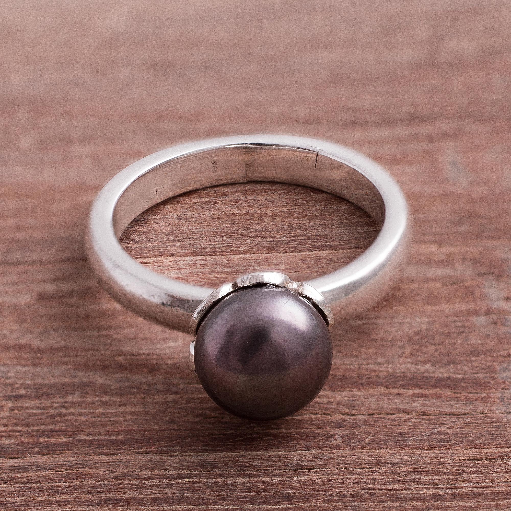 NOVICA Artisan Handmade Cultured Pearl Cocktail Ring Black from Peru Sterling Silver Freshwater Single Stone Floral Birthstone [crownbezel 0.3 in L x 0.3 in W x 0.3 in H Band Width 3 mm W] ' Black