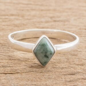 NOVICA Artisan Handmade Jade Single Stone Ring Green Rhombus from Guatemala Sterling Silver Cocktail Geometric [crownbezel 0.4 in L x 0.2 in W x 0.2 in H Band Width 2 mm W] ' Love Rhombus in Green'