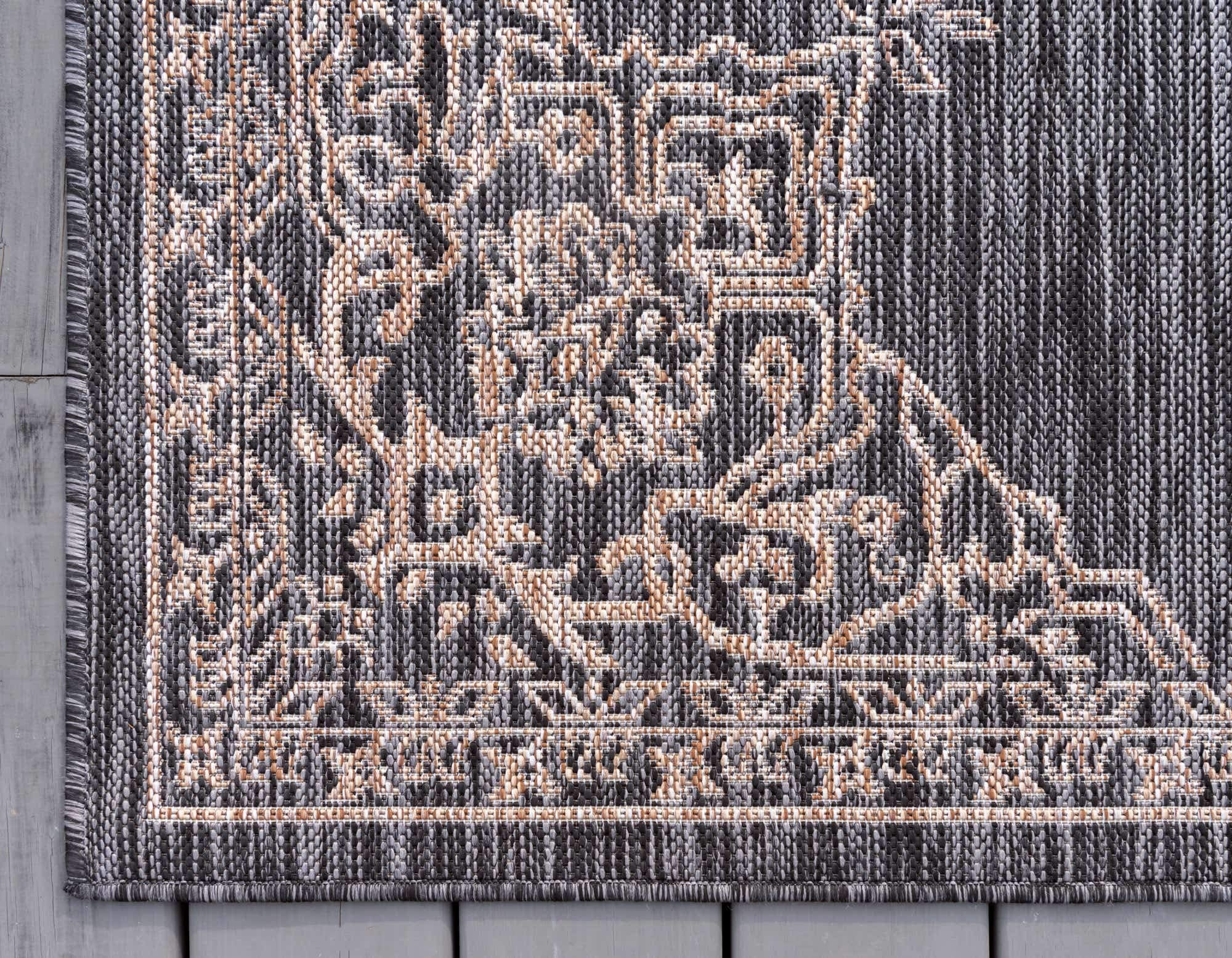 Unique Loom Outdoor Traditional Collection Area Rug - Antique (4' 1" x 6' 1" Rectangle, Charcoal Gray/ Natural)