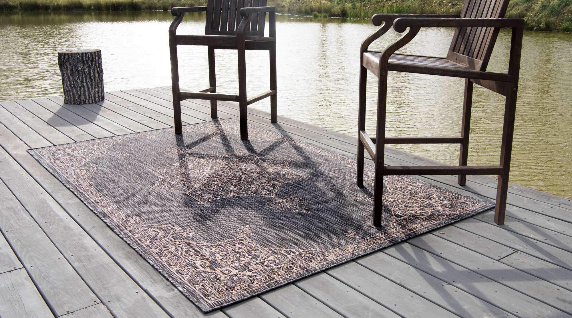 Unique Loom Outdoor Traditional Collection Area Rug - Antique (4' 1" x 6' 1" Rectangle, Charcoal Gray/ Natural)