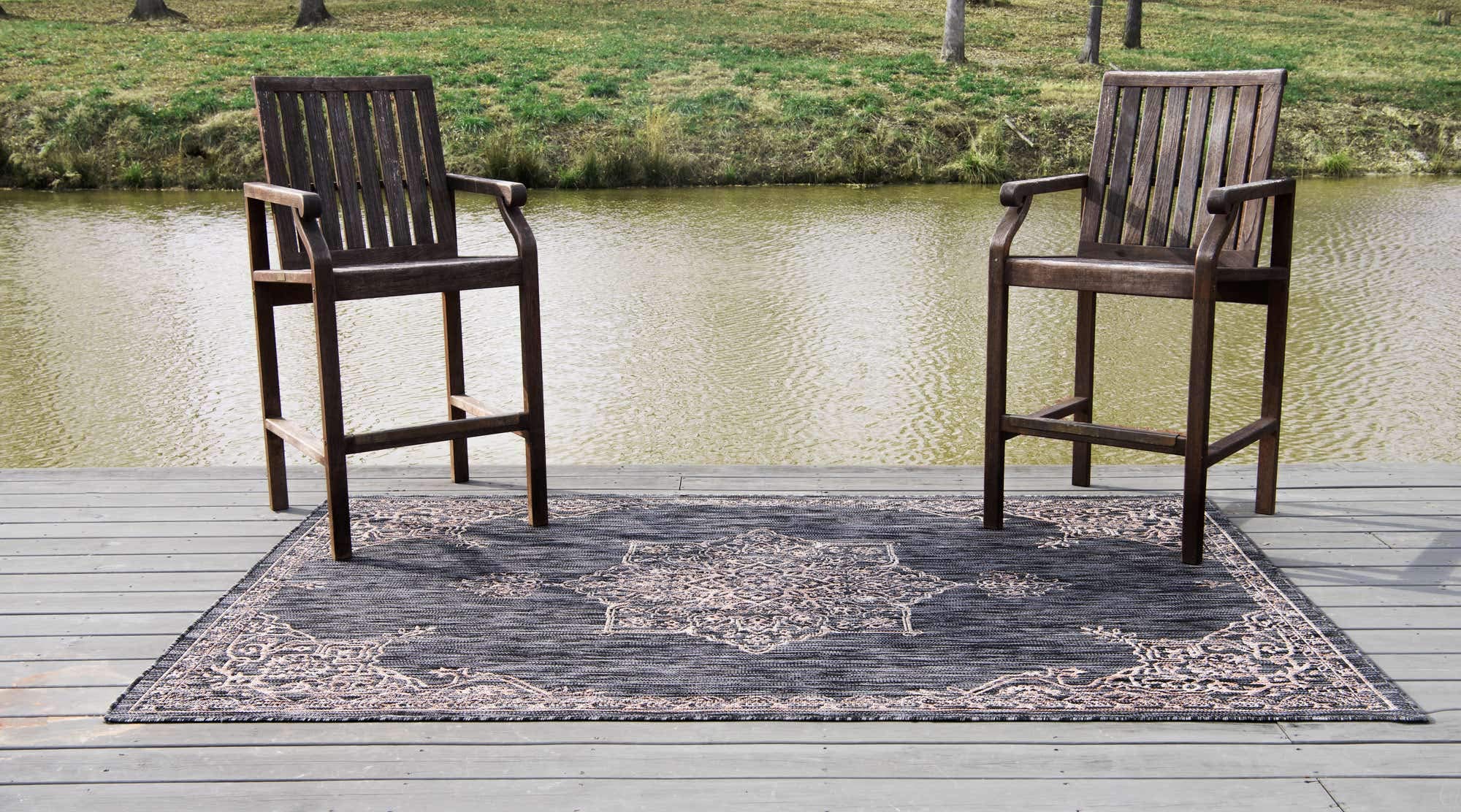 Unique Loom Outdoor Traditional Collection Area Rug - Antique (4' 1" x 6' 1" Rectangle, Charcoal Gray/ Natural)