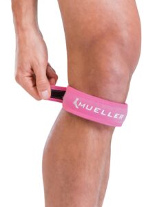 mueller sports medicine jumper's knee single strap, knee pain relief support for men and women, ideal for osgood-schlatter's, runner's knee, patellar tendinitis, pink, one size