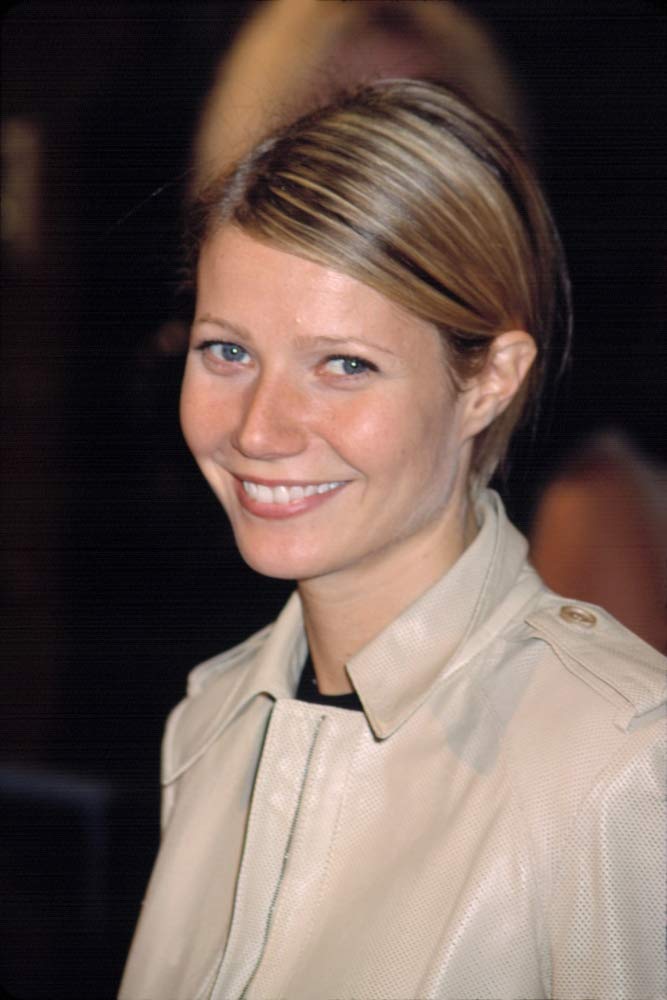 Posterazzi Poster Print Collection Gwyneth Paltrow at Premiere of Sidewalks of New York Ny 11152001 by Cj Contino Celebrity (8 x 10)