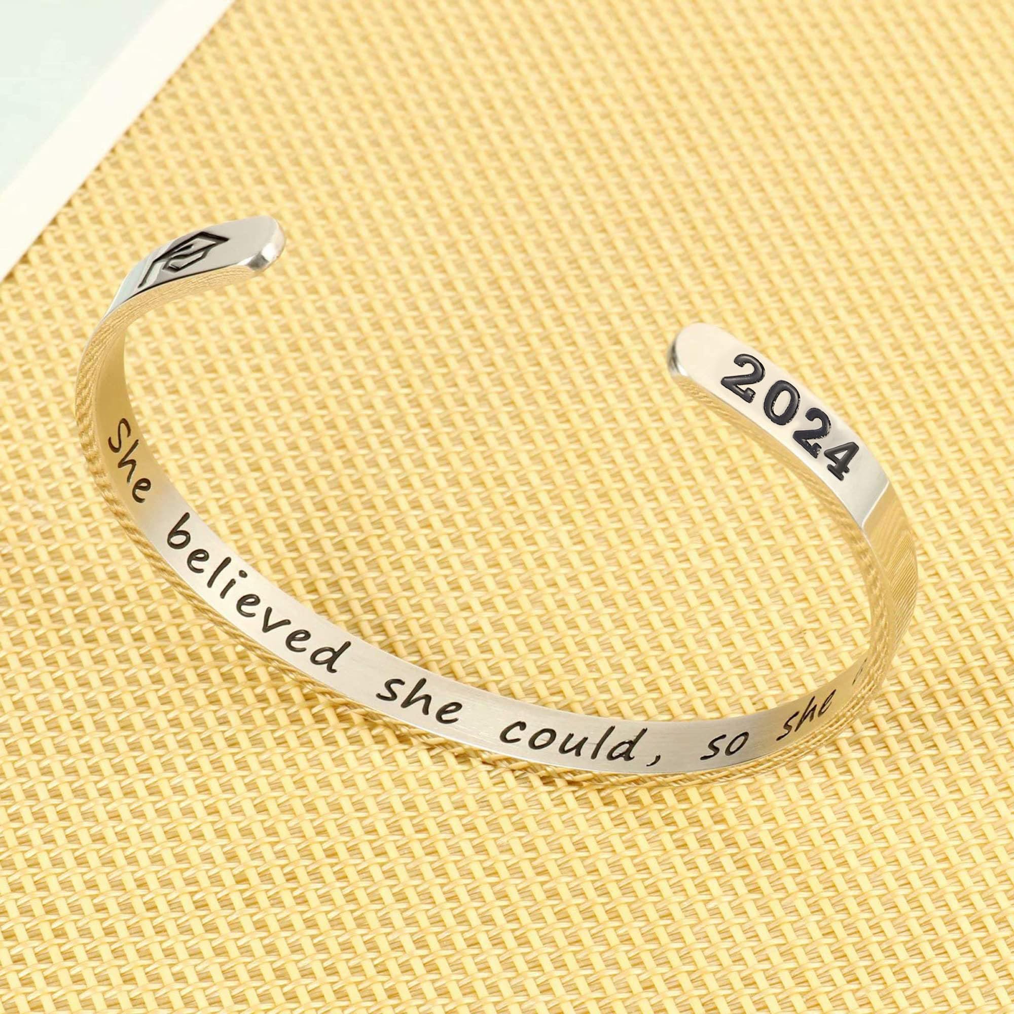 Graduation Gifts for Her 2024, Class Of 2024 Inspirational Graduation Bracelet Jewelry High School College Senior Graduation Gifts for Her Women best Friends Sister Daughter Girls Grad Present