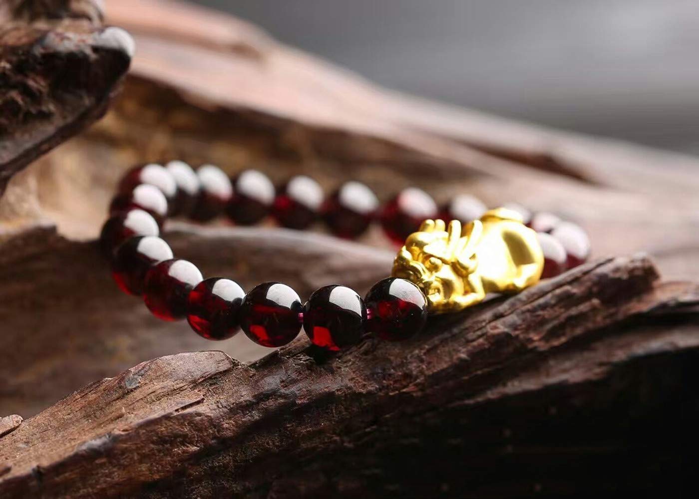 MANRUO Feng Shui The Best Prosperity Red Bead Garnet Bracelet with One Golden Pi Xiu/Pi Yao Lucky Wealthy Amulet Brecelet Jewelry