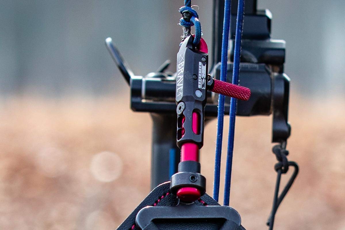 B3 Archery BRAVE - Red - (Swivel Stem)