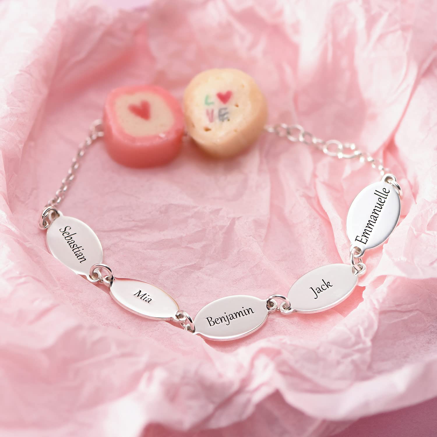 MyNameNecklace Personalized Oval Mom Bracelet with Names-Custom Multiple Charm Jewelry- Christmas Gift for Mom Wife 7.5 inches