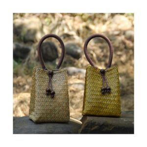 QTKJ Hand-woven Mini Retro Straw Handbag Bag Summer Beach Boho Rattan Tote Travel Bag with Wood Beaded Tassel Pendant (Beige)