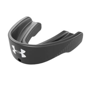 under armour sport mouth guard sports for football, lacrosse, basketball, hockey, boxing, mma, jiu jitsu, includes detachable helmet strap, youth & adult. protectar bucal, black