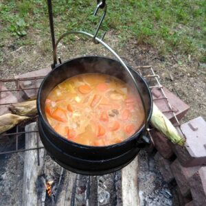 Cuisiland 8.6QT Pre-seasoned Cast Iron Potjie pot